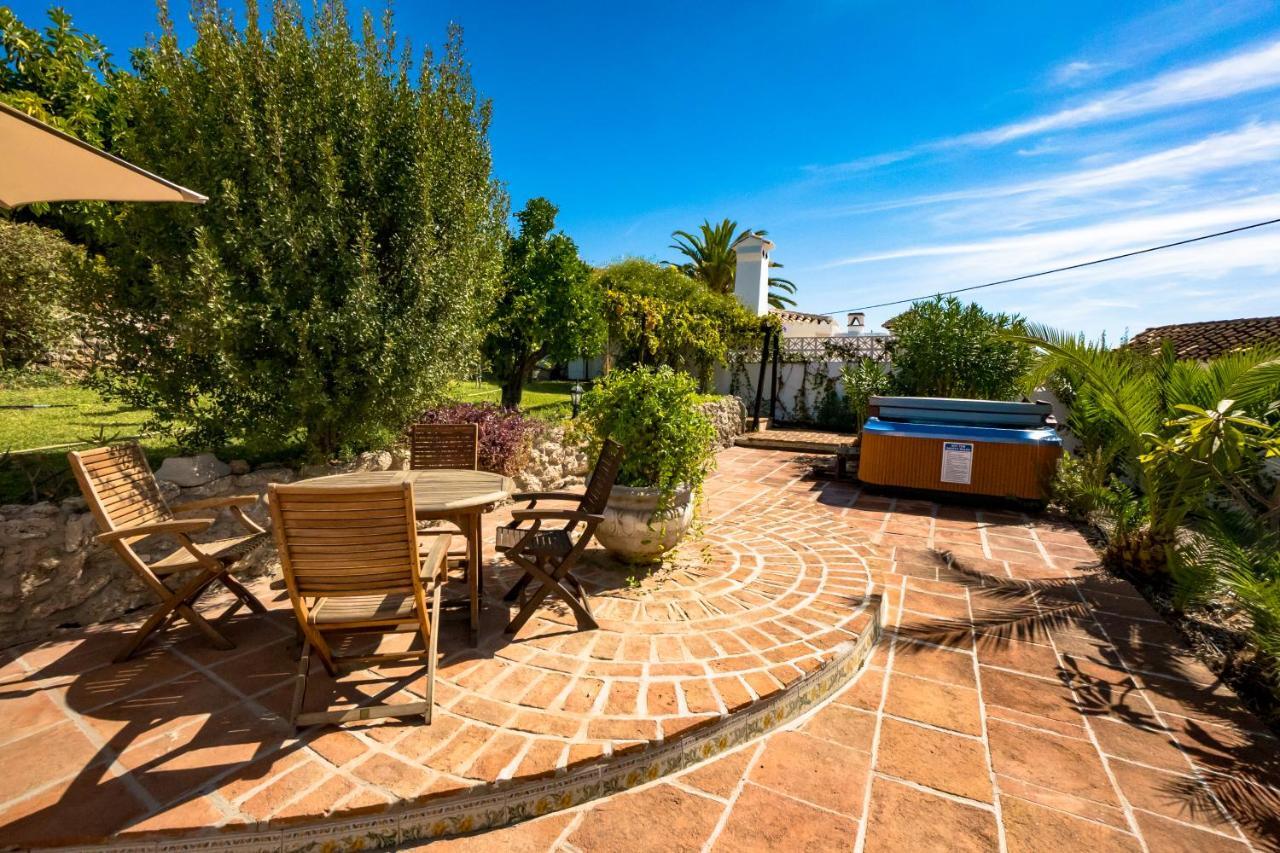 Private Heated Pool, Jacuzzi & 1225M2 Garden In Villa Cipreses フリヒリアナ エクステリア 写真